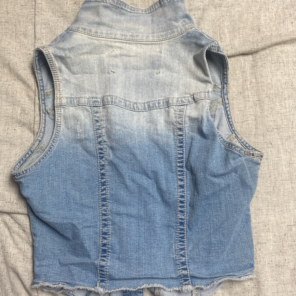 Maurice’s Cut off Jean jacket large denim
